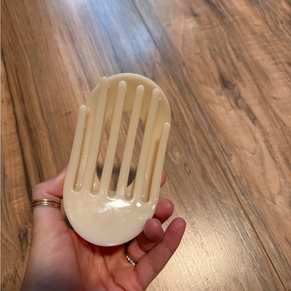 Teleties Cream Hair Clip - Picture 2 of 3